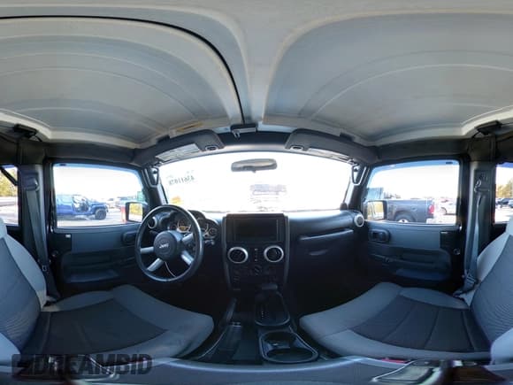 ✅ 2010 Jeep Wrangler Unlimited Sahara • VIN: 1J4BA5H13AL225975 • Lot: 43611078. Wystawiony na IAAI z przebiegiem 166 898 mil. Bezpłatny archiwum sprzedaży aukcyjnych z USA i szczegółowy raport historii pojazdu na DreamBid. Zdjęcie 22.