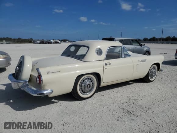 ✅ 1956 Ford Thunderbird • VIN: P6FH266640 • Лот: 76715884. Опубликован ранее на Copart с пробегом 12 494 миль. Бесплатный доступ к архиву аукционных продаж из США и подробный отчёт об истории автомобиля на DreamBid. Изображение 3.