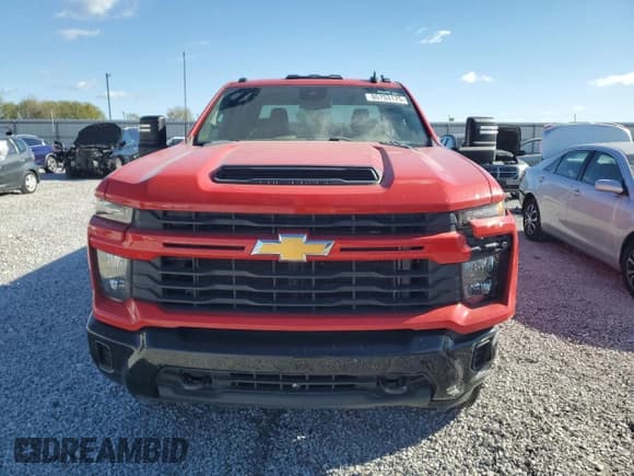 ✅ 2024 Chevrolet Silverado 2500HD Custom • VIN: 2GC4YME75R1114388 • Lot: 85753175. Wystawiony na Copart z przebiegiem 58 666 mil. Bezpłatny archiwum sprzedaży aukcyjnych z USA i szczegółowy raport historii pojazdu na DreamBid. Zdjęcie 5.