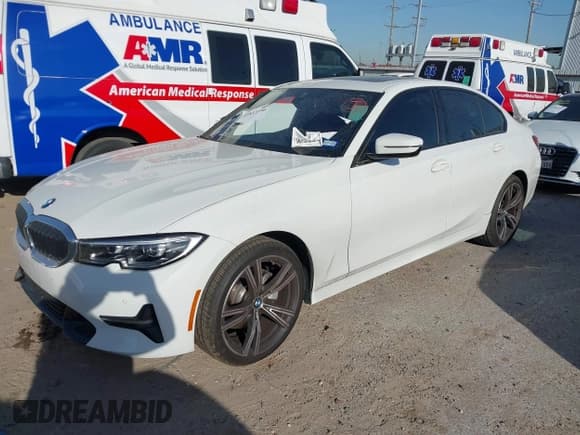 ✅ 2022 BMW 3 Series 330i • VIN: 3MW5R1J01N8C72194 • Lot: 41833596. Listed on IAAI with 24,296 mi. Free auction sales archive from the USA and detailed vehicle history report at DreamBid. Image 2.