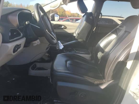 ✅ 2020 Chrysler Voyager LXi • VIN: 2C4RC1DG2LR156997 • Lot: 89658165. Listed on Copart with Not provided. Free auction sales archive from the USA and detailed vehicle history report at DreamBid. Image 7.