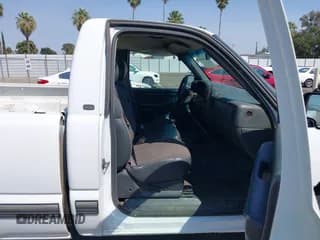 ✅ 2001 Chevrolet Silverado 1500 • VIN: 1GCEK14W71Z129211 • Lot: 43130998. Wystawiony na IAAI z przebiegiem 242 236 mil. Bezpłatny archiwum sprzedaży aukcyjnych z USA i szczegółowy raport historii pojazdu na DreamBid. Zdjęcie 5.