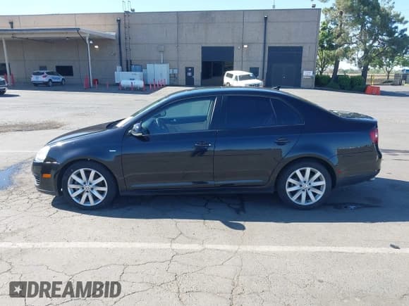 ✅ 2010 Volkswagen Jetta Wolfsburg Edition • VIN: 3VWRA7AJ8AM095259 • Лот: 42190280. Опубликован ранее на IAAI с пробегом 96 310 миль. Бесплатный доступ к архиву аукционных продаж из США и подробный отчёт об истории автомобиля на DreamBid. Изображение 14.