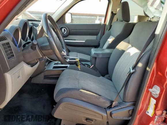 ✅ 2008 Dodge Nitro SLT • VIN: 1D8GT58K68W164520 • Lot: 68447875. Wystawiony na Copart z przebiegiem 123 385 mil. Bezpłatny archiwum sprzedaży aukcyjnych z USA i szczegółowy raport historii pojazdu na DreamBid. Zdjęcie 7.