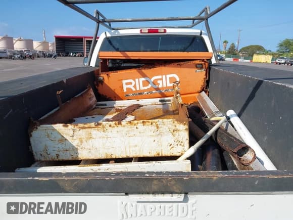 ✅ 2005 Chevrolet Silverado 2500HD Work Truck • VIN: 1GBHC24U15E333373 • Lot: 43697661. Wystawiony na IAAI z przebiegiem 156 992 mil. Bezpłatny archiwum sprzedaży aukcyjnych z USA i szczegółowy raport historii pojazdu na DreamBid. Zdjęcie 12.