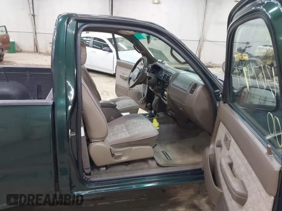 ✅ 2000 Toyota Tacoma • VIN: 5TEPM62N5YZ708481 • Лот: 43674739. Опубликован ранее на IAAI с пробегом 215 284 миль. Бесплатный доступ к архиву аукционных продаж из США и подробный отчёт об истории автомобиля на DreamBid. Изображение 5.