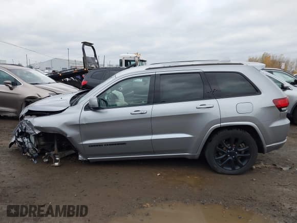 ✅ 2018 Jeep Grand Cherokee Laredo E • VIN: 1C4RJFAG2JC120577 • Lot: 43615408. Listed on IAAI with 106,918 mi. Free auction sales archive from the USA and detailed vehicle history report at DreamBid. Image 15.