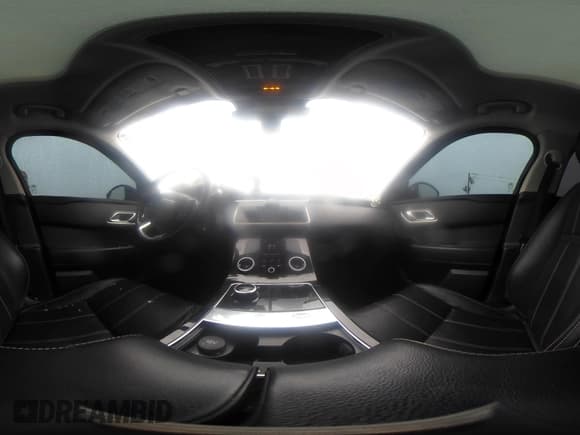 ✅ 2018 Land Rover Range Rover Velar S • VIN: SALYB2RX5JA722934 • Лот: 41620738. Опубликован ранее на IAAI с пробегом 96 804 миль. Бесплатный доступ к архиву аукционных продаж из США и подробный отчёт об истории автомобиля на DreamBid. Изображение 17.