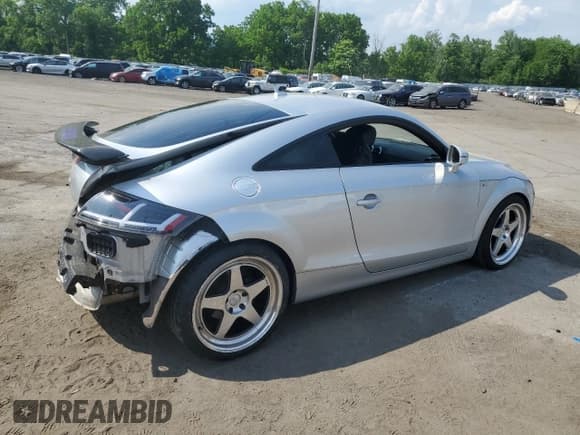 ✅ 2008 Audi TT 2.0T • VIN: TRUAF38JX81000228 • Лот: 57085724. Опубликован ранее на Copart с пробегом 126 334 миль. Бесплатный доступ к архиву аукционных продаж из США и подробный отчёт об истории автомобиля на DreamBid. Изображение 3.
