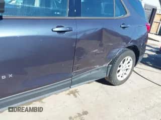 2018 Chevrolet Equinox LS z VIN 3GNAXREVXJL135247, wystawiony jako IAAI lot #43497687 z przebiegiem 120 923 mil mil oraz . Historia ofert i sprzedaży dostępna na DreamBid. Obrazek 6.