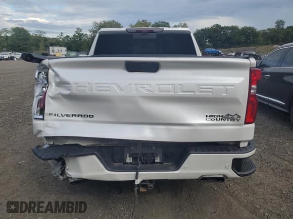 ✅ 2021 Chevrolet Silverado 1500 High Country • VIN: 1GCUYHED3MZ262679 • Lot: 81371995. Wystawiony na Copart z przebiegiem 91 590 mil. Bezpłatny archiwum sprzedaży aukcyjnych z USA i szczegółowy raport historii pojazdu na DreamBid. Zdjęcie 6.