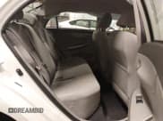 ✅ 2010 Toyota Corolla LE • VIN: JTDBU4EE3A9115407 • Lot: 43436402. Wystawiony na IAAI z przebiegiem 89 389 mil. Bezpłatny archiwum sprzedaży aukcyjnych z USA i szczegółowy raport historii pojazdu na DreamBid. Zdjęcie 8.