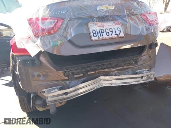 ✅ 2019 Chevrolet Cruze LS • VIN: 1G1BC5SMXK7126656 • Lot: 43546090. Listed on IAAI with 87,531 mi. Free auction sales archive from the USA and detailed vehicle history report at DreamBid. Image 6.