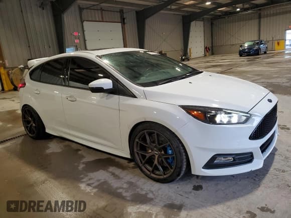 ✅ 2016 Ford Focus ST • VIN: 1FADP3L97GL295850 • Lot: 89453855. Listed on Copart with 60,034 mi. Free auction sales archive from the USA and detailed vehicle history report at DreamBid. Image 4.