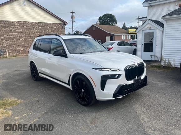 ✅ 2023 BMW X7 M60i • VIN: 5UX33EM04P9P12415 • Lot: 81225475. Wystawiony na Copart z przebiegiem 71 901 mil. Bezpłatny archiwum sprzedaży aukcyjnych z USA i szczegółowy raport historii pojazdu na DreamBid. Zdjęcie 4.