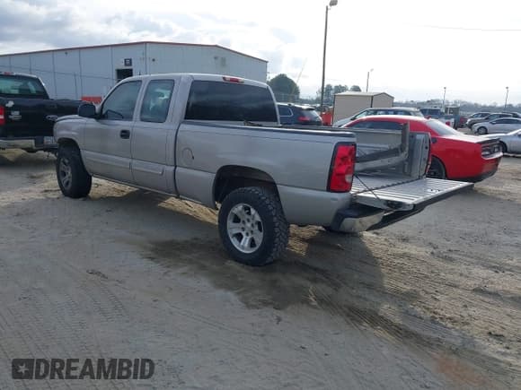 ✅ 2005 Chevrolet Silverado 1500 LT • VIN: 2GCEC19T751261914 • Лот: 41715626. Опубликован ранее на IAAI с пробегом 210 003 миль. Бесплатный доступ к архиву аукционных продаж из США и подробный отчёт об истории автомобиля на DreamBid. Изображение 3.