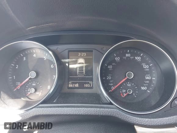 ✅ 2017 Volkswagen Passat SE • VIN: 1VWBT7A35HC011116 • Lot: 43559854. Wystawiony na IAAI z przebiegiem 86 748 mil. Bezpłatny archiwum sprzedaży aukcyjnych z USA i szczegółowy raport historii pojazdu na DreamBid. Zdjęcie 7.