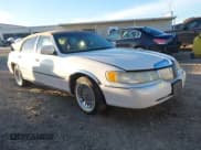 ✅ 2001 Lincoln Town Car Cartier • VIN: 1LNHM83W61Y713277 • Lot: 43676380. Wystawiony na IAAI z przebiegiem 283 434 mil. Bezpłatny archiwum sprzedaży aukcyjnych z USA i szczegółowy raport historii pojazdu na DreamBid. Zdjęcie 1.