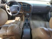 ✅ 1995 Toyota Camry LE • VIN: JT2SK12E4S0292376 • Lot: 80361575. Wystawiony na Copart z przebiegiem 283 257 mil. Bezpłatny archiwum sprzedaży aukcyjnych z USA i szczegółowy raport historii pojazdu na DreamBid. Zdjęcie 8.