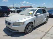 ✅ 2010 Volvo S40 • VIN: YV1382MS4A2500692 • Lot: 42971357. Listed on IAAI with 165,163 mi. Free auction sales archive from the USA and detailed vehicle history report at DreamBid. Image 2.