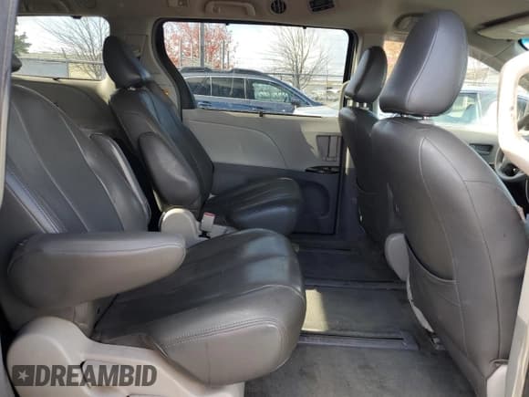 ✅ 2014 Toyota Sienna LE • VIN: 5TDJK3DC6ES081871 • Lot: 91291625. Wystawiony na Copart z przebiegiem 123 094 mil. Bezpłatny archiwum sprzedaży aukcyjnych z USA i szczegółowy raport historii pojazdu na DreamBid. Zdjęcie 11.