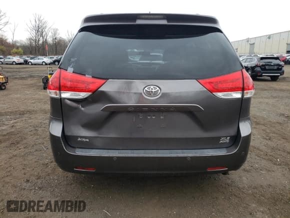 ✅ 2011 Toyota Sienna XLE • VIN: 5TDDK3DC7BS025818 • Лот: 92014065. Опубликован ранее на Copart с пробегом 138 638 миль. Бесплатный доступ к архиву аукционных продаж из США и подробный отчёт об истории автомобиля на DreamBid. Изображение 6.
