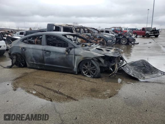 ✅ 2018 Hyundai Elantra SEL • VIN: 5NPD84LF3JH244389 • Lot: 84724865. Wystawiony na Copart z przebiegiem Nie podano. Bezpłatny archiwum sprzedaży aukcyjnych z USA i szczegółowy raport historii pojazdu na DreamBid. Zdjęcie 4.