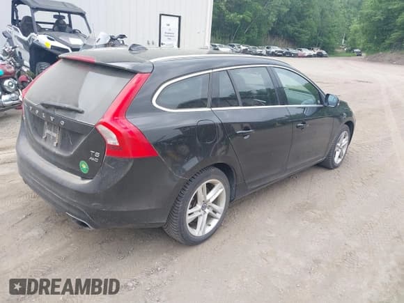 ✅ 2015 Volvo V60 T5 Premier • VIN: YV1612SB7F1208813 • Лот: 42436557. Опубликован ранее на IAAI с пробегом 123 776 миль. Бесплатный доступ к архиву аукционных продаж из США и подробный отчёт об истории автомобиля на DreamBid. Изображение 4.