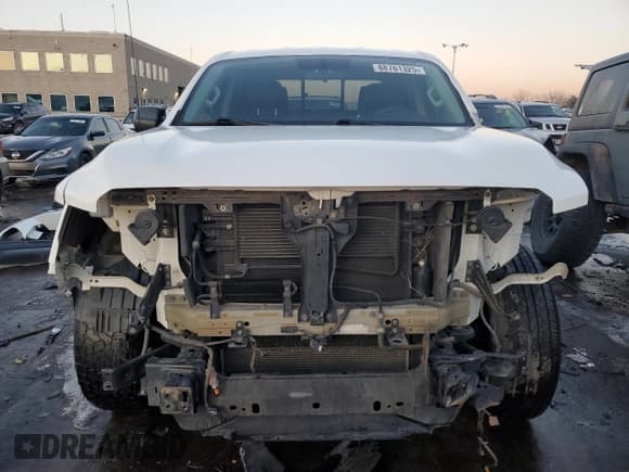 ✅ 2018 Nissan Titan SV • VIN: 1N6AA1EJ1JN537115 • Lot: 88761325. Wystawiony na Copart z przebiegiem 127 079 mil. Bezpłatny archiwum sprzedaży aukcyjnych z USA i szczegółowy raport historii pojazdu na DreamBid. Zdjęcie 5.