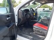 ✅ 2019 Chevrolet Silverado 1500 RST • VIN: 3GCUYEED2KG145848 • Лот: 43213065. Опубликован ранее на IAAI с пробегом 140 923 миль. Бесплатный доступ к архиву аукционных продаж из США и подробный отчёт об истории автомобиля на DreamBid. Изображение 5.