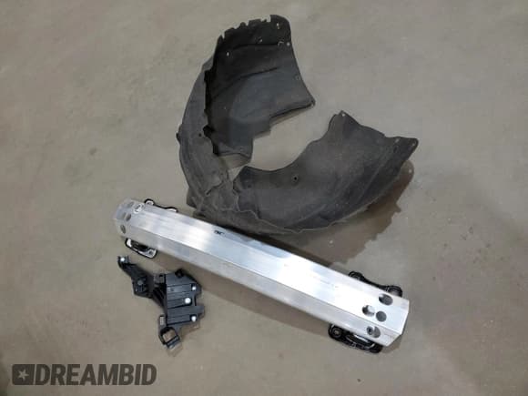 ✅ 2024 Tesla Model Y Long Range • VIN: 7SAYGAEE4RF121950 • Лот: 87409655. Опубликован ранее на Copart с пробегом 23 700 миль. Бесплатный доступ к архиву аукционных продаж из США и подробный отчёт об истории автомобиля на DreamBid. Изображение 13.