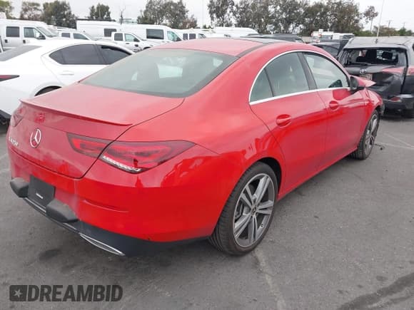 ✅ 2020 Mercedes-Benz CLA 250 • VIN: WDD5J4GB3LN071496 • Lot: 43631813. Wystawiony na IAAI z przebiegiem 13 462 mil. Bezpłatny archiwum sprzedaży aukcyjnych z USA i szczegółowy raport historii pojazdu na DreamBid. Zdjęcie 4.