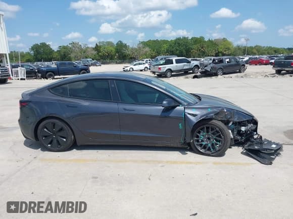 ✅ 2024 Tesla Model 3 • VIN: 5YJ3E1EAXRF864719 • Lot: 42129944. Wystawiony na IAAI z przebiegiem 3 776 mil. Bezpłatny archiwum sprzedaży aukcyjnych z USA i szczegółowy raport historii pojazdu na DreamBid. Zdjęcie 13.