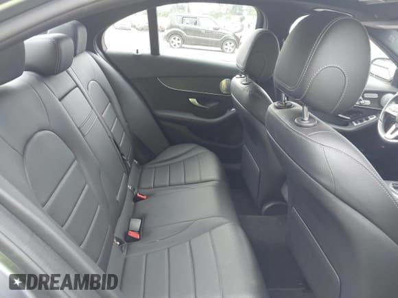 ✅ 2021 Mercedes-Benz C 300 • VIN: W1KWF8EB5MR612798 • Lot: 42992980. Wystawiony na IAAI z przebiegiem 17 243 mil. Bezpłatny archiwum sprzedaży aukcyjnych z USA i szczegółowy raport historii pojazdu na DreamBid. Zdjęcie 8.