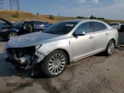 ✅ 2013 Lincoln MKS • VIN: 1LNHL9EK3DG618754 • Лот: 67368535. Опубликован ранее на Copart с пробегом 65 807 миль. Бесплатный доступ к архиву аукционных продаж из США и подробный отчёт об истории автомобиля на DreamBid. Изображение 1.