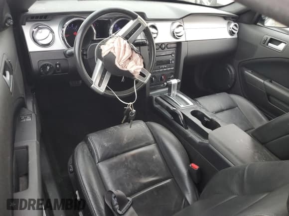 ✅ 2007 Ford Mustang Deluxe • VIN: 1ZVFT80N375300511 • Лот: 91178585. Опубликован ранее на Copart с пробегом 38 193 миль. Бесплатный доступ к архиву аукционных продаж из США и подробный отчёт об истории автомобиля на DreamBid. Изображение 8.