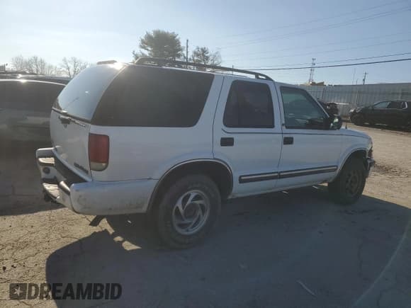 ✅ 2000 Chevrolet Blazer LS • VIN: 1GNDT13W7YK154100 • Lot: 86361034. Wystawiony na Copart z przebiegiem Nie podano. Bezpłatny archiwum sprzedaży aukcyjnych z USA i szczegółowy raport historii pojazdu na DreamBid. Zdjęcie 3.
