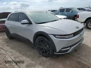 2022 Hyundai Ioniq 5 SE z VIN KM8KMDAF0NU051131, wystawiony jako Copart lot #75205384 z przebiegiem Nie podano mil oraz Nie do naprawy • Non repairable. Historia ofert i sprzedaży dostępna na DreamBid. Obrazek 4.