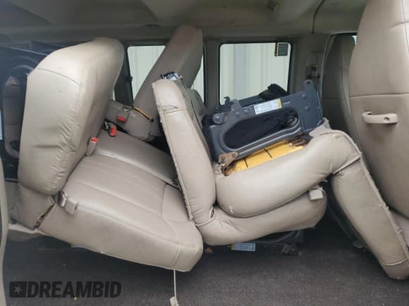 ✅ 2012 Chevrolet Express Passenger 1LS • VIN: 1GAZGZFA1C1125149 • Lot: 51535005. Wystawiony na Copart z przebiegiem 199 166 mil. Bezpłatny archiwum sprzedaży aukcyjnych z USA i szczegółowy raport historii pojazdu na DreamBid. Zdjęcie 11.