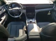 ✅ 2025 Jeep Grand Cherokee Limited • VIN: 1C4RJKBG0S8711132 • Lot: 71666455. Wystawiony na Copart z przebiegiem Nie podano. Bezpłatny archiwum sprzedaży aukcyjnych z USA i szczegółowy raport historii pojazdu na DreamBid. Zdjęcie 8.