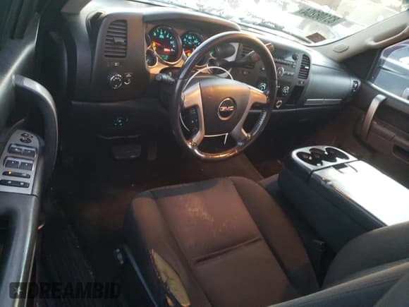 ✅ 2011 GMC Sierra 2500HD SLE • VIN: 1GT220CG2BZ404783 • Лот: 83108204. Опубликован ранее на Copart с пробегом Не указан. Бесплатный доступ к архиву аукционных продаж из США и подробный отчёт об истории автомобиля на DreamBid. Изображение 8.