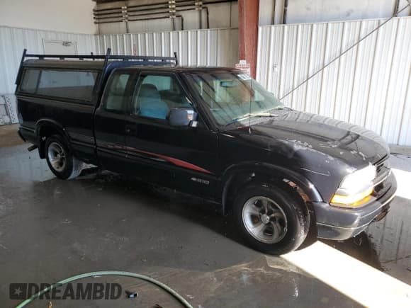 ✅ 2001 Chevrolet S-10 LS • VIN: 1GCCS19W218170447 • Лот: 84566654. Опубликован ранее на Copart с пробегом 66 875 миль. Бесплатный доступ к архиву аукционных продаж из США и подробный отчёт об истории автомобиля на DreamBid. Изображение 4.