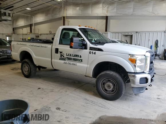 ✅ 2014 Ford F-250 XL • VIN: 1FTBF2B61EEA77152 • Lot: 67050665. Listed on Copart with 110,739 mi. Free auction sales archive from the USA and detailed vehicle history report at DreamBid. Image 4.