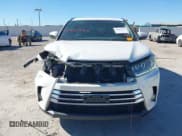 ✅ 2018 Toyota Highlander Limited • VIN: 5TDYZRFH0JS281323 • Lot: 43661547. Wystawiony na IAAI z przebiegiem 175 260 mil. Bezpłatny archiwum sprzedaży aukcyjnych z USA i szczegółowy raport historii pojazdu na DreamBid. Zdjęcie 13.