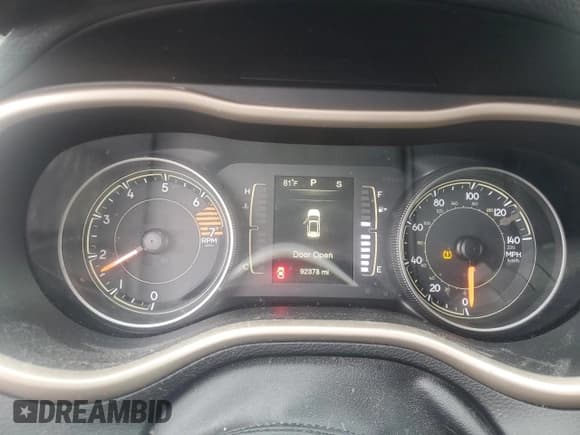 ✅ 2016 Jeep Cherokee Latitude • VIN: 1C4PJMCB3GW194840 • Lot: 85258655. Listed on Copart with 92,378 mi. Free auction sales archive from the USA and detailed vehicle history report at DreamBid. Image 9.