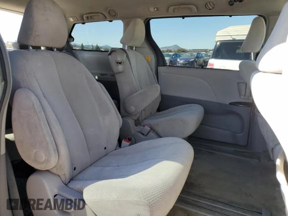 ✅ 2011 Toyota Sienna LE AAS • VIN: 5TDKK3DC1BS173695 • Lot: 82241805. Listed on Copart with 129,894 mi. Free auction sales archive from the USA and detailed vehicle history report at DreamBid. Image 11.