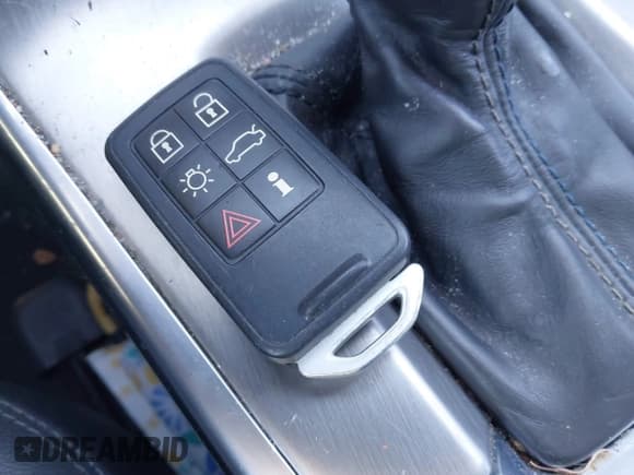 ✅ 2013 Volvo XC60 3.2L • VIN: YV4952DL5D2407389 • Lot: 43809593. Listed on IAAI with 154,132 mi. Free auction sales archive from the USA and detailed vehicle history report at DreamBid. Image 11.