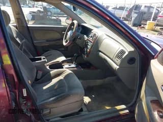 ✅ 2002 Hyundai Sonata GLS • VIN: KMHWF35HX2A586689 • Lot: 41681385. Listed on IAAI with 273,132 mi. Free auction sales archive from the USA and detailed vehicle history report at DreamBid. Image 5.