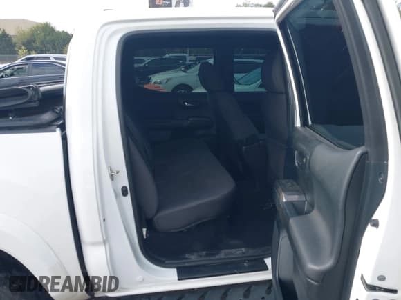 ✅ 2016 Toyota Tacoma SR5 • VIN: 3TMAZ5CN4GM010598 • Lot: 43432512. Wystawiony na IAAI z przebiegiem 89 858 mil. Bezpłatny archiwum sprzedaży aukcyjnych z USA i szczegółowy raport historii pojazdu na DreamBid. Zdjęcie 8.