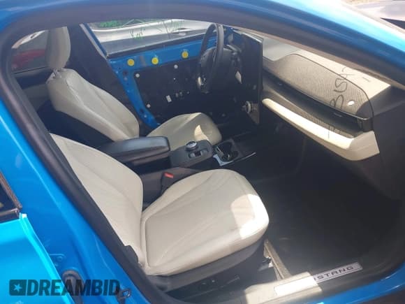 ✅ 2022 Ford Mustang Mach-E Premium • VIN: 3FMTK3R77NMA28340 • Lot: 42233063. Listed on IAAI with 22,893 mi. Free auction sales archive from the USA and detailed vehicle history report at DreamBid. Image 5.